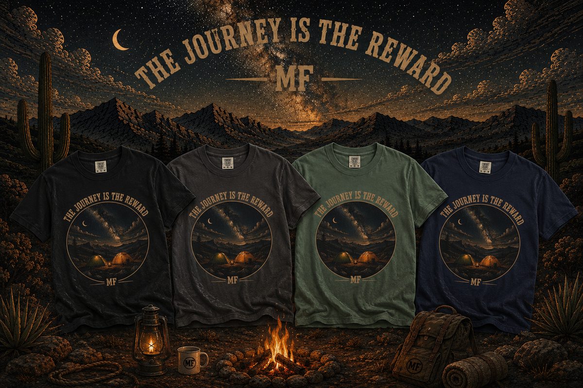 T-shirt de camping « Le voyage est la récompense » | T-shirt graphique montagne et ciel nocturne | Haut de randonnée aventure