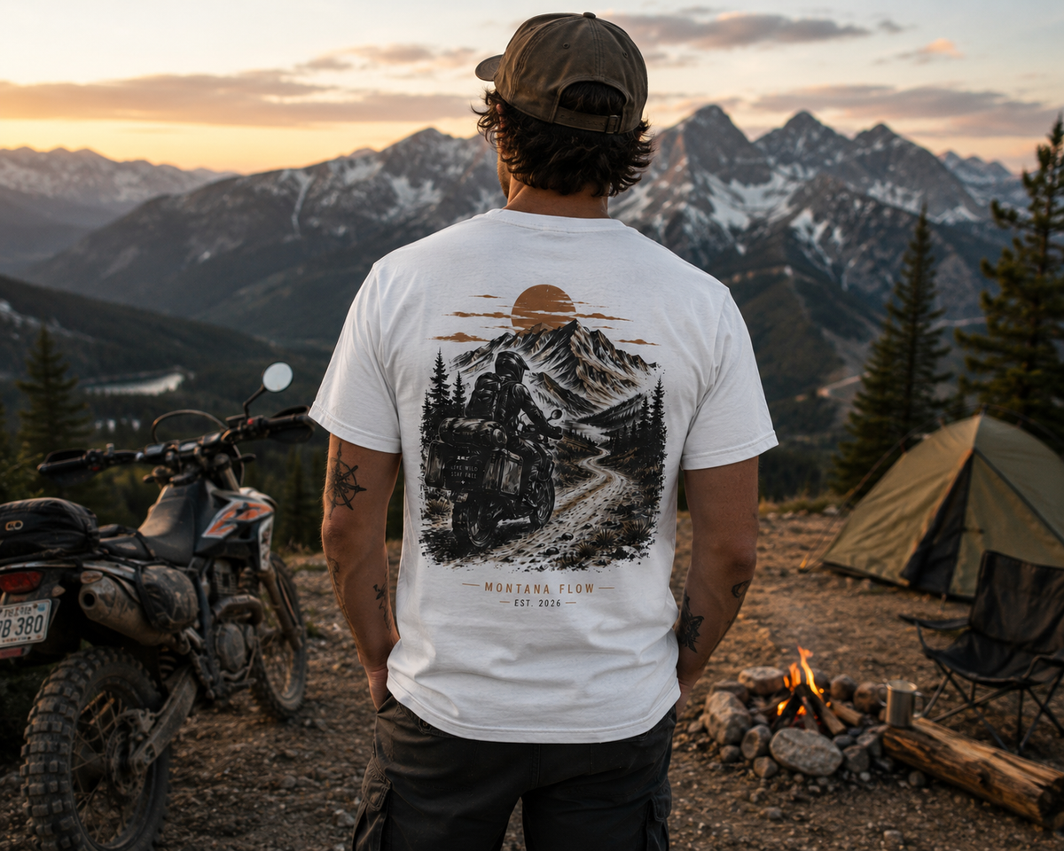 T-shirt Aventure en Montagne | T-shirt Live Wild Stay Free | T-shirt graphique camping et moto, t-shirt pour road trip.